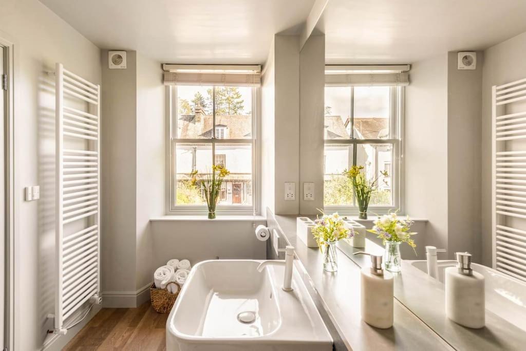 Shamrock, Bowness On Windermere, Superb One Bedroom Apartment With Private Parking Экстерьер фото