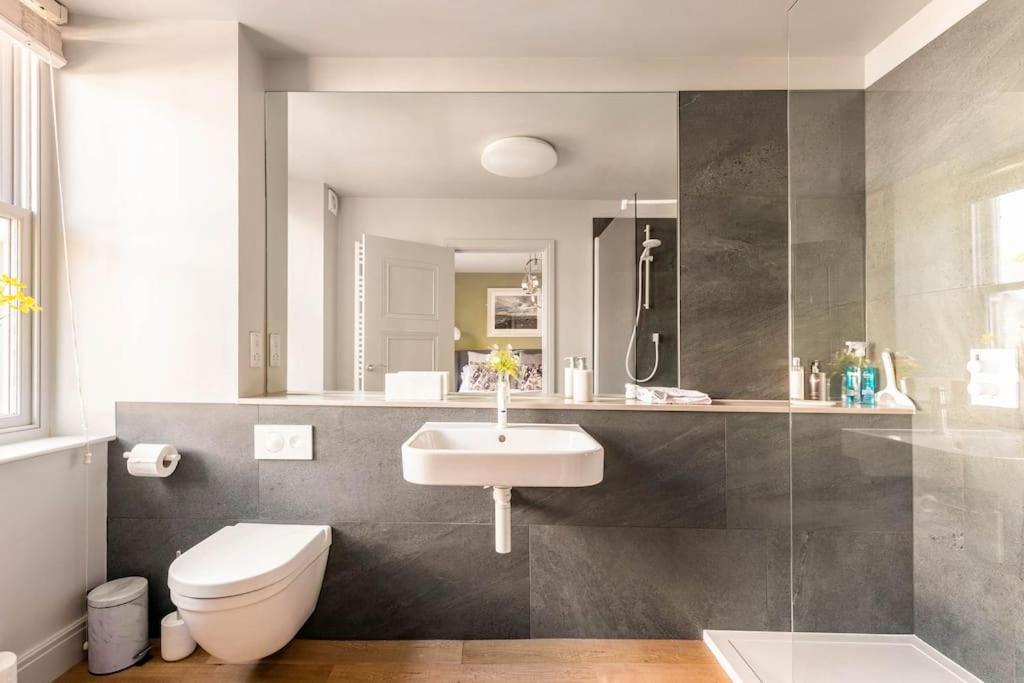 Shamrock, Bowness On Windermere, Superb One Bedroom Apartment With Private Parking Экстерьер фото